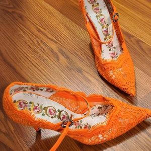 S O L D Gucci lace pumps